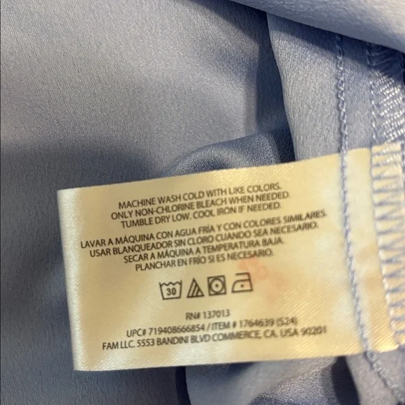 Banana Republic Light Blue V-Neck Blouse - Picture 4 of 7